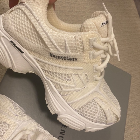 Balenciaga sneaker size 6 - Picture 16 of 16